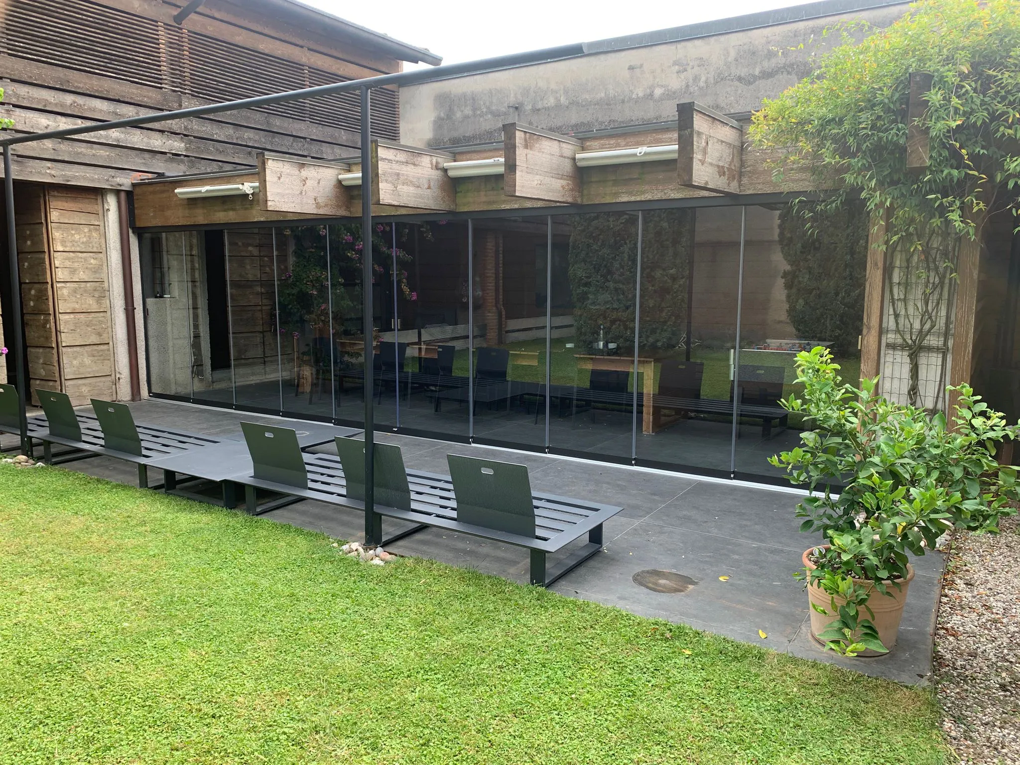 Chiusura portico con VE.PA a scorrimento laterale