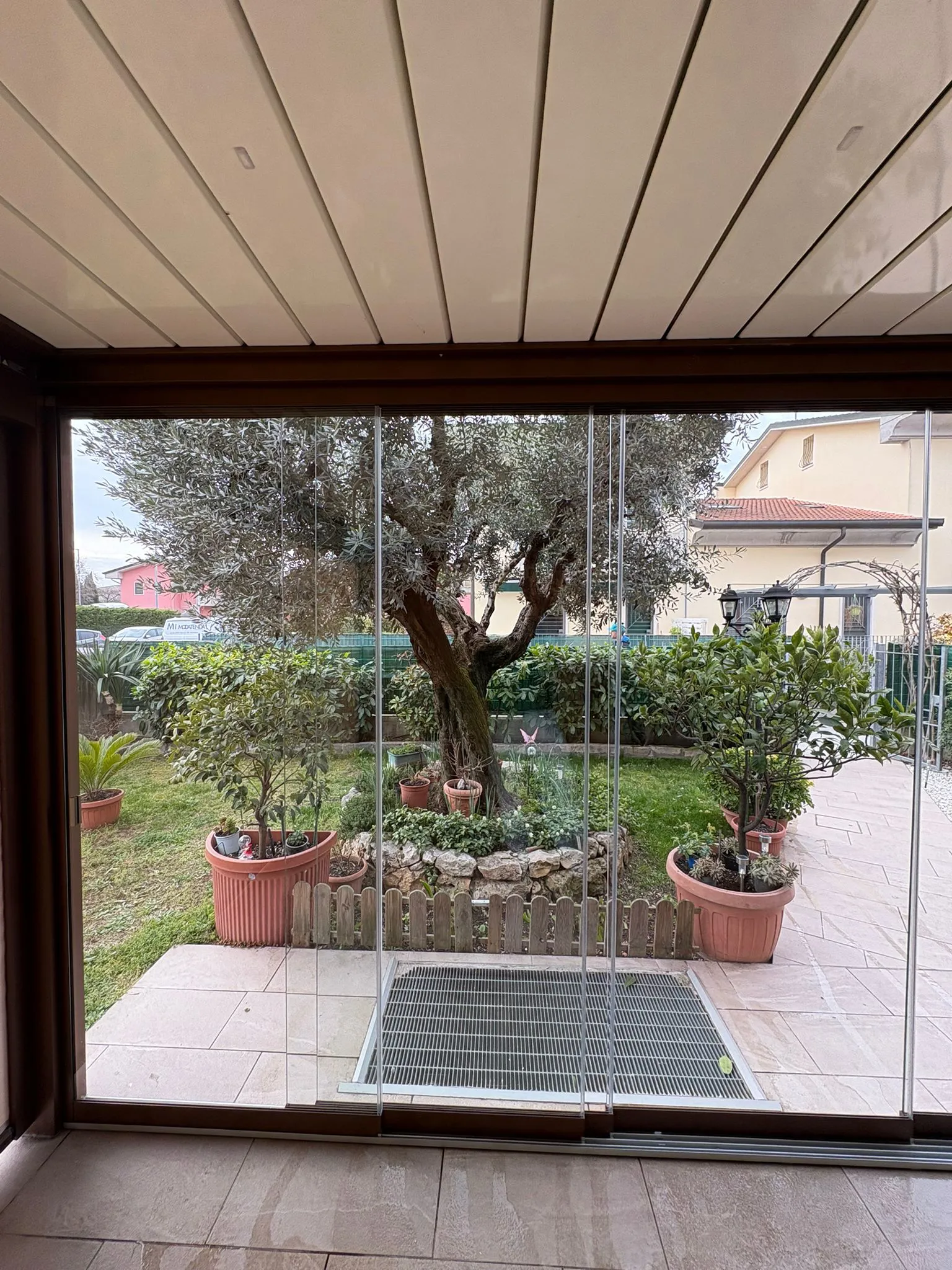 con le vetrate panoramiche più pulizia per i tuoi spazi da vivere in ogni stagione